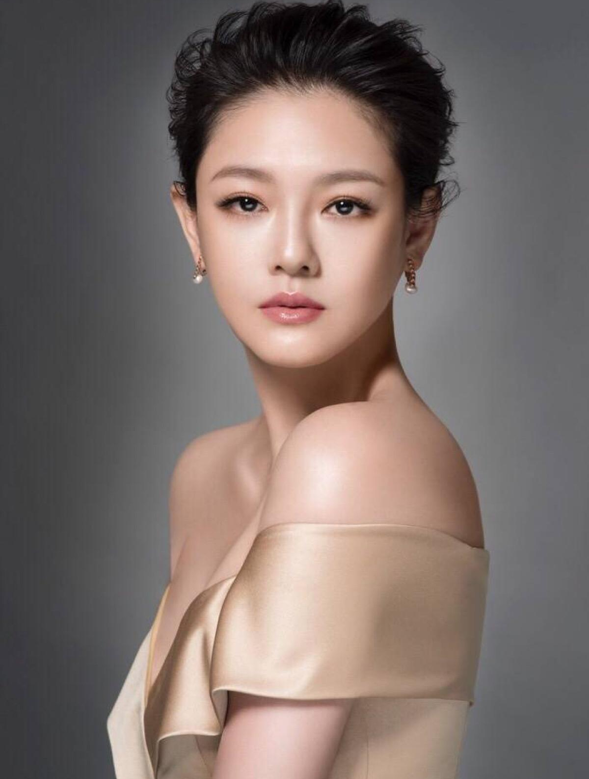 46岁的大s再婚后复出?一条广告赚几百万,网友:具俊晔没钱了?5-度小视