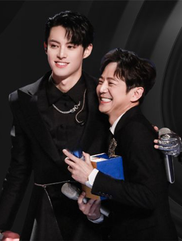 知恩图报才能长红?王鹤棣穿越人海抱何炅(2)