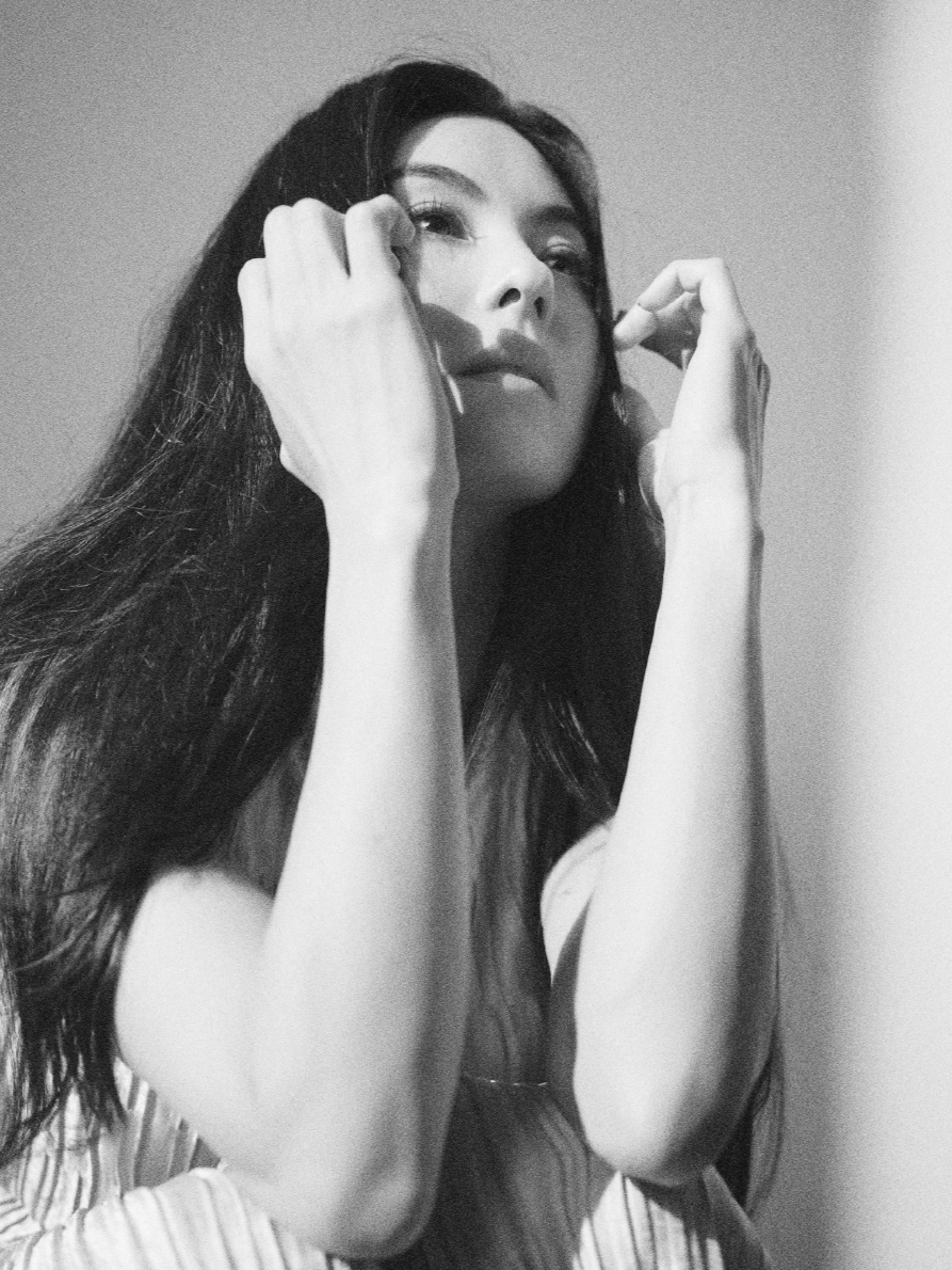 张柏芝风筝大片释出,魅力十足,精致五官故事感强!