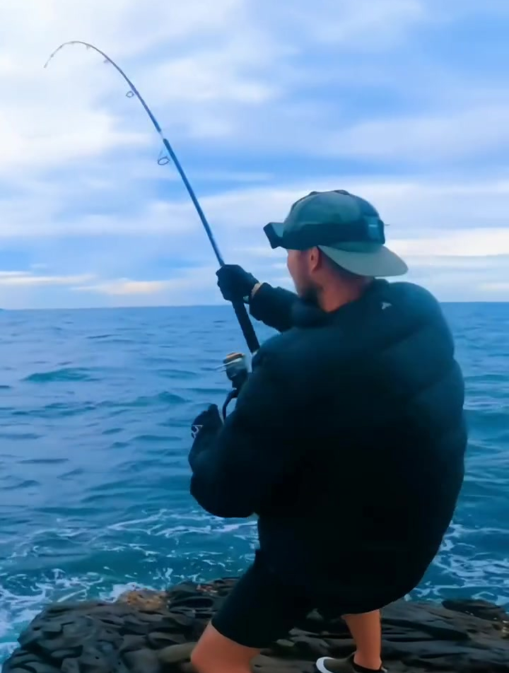 岸投狂拔系列之大马鲛 路亚 钓鱼的乐趣只有钓鱼人懂