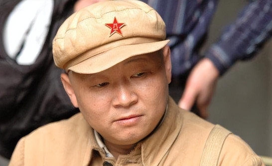 1986年,刚刚年满17岁的赵亮就毅然决然的报名参军了.