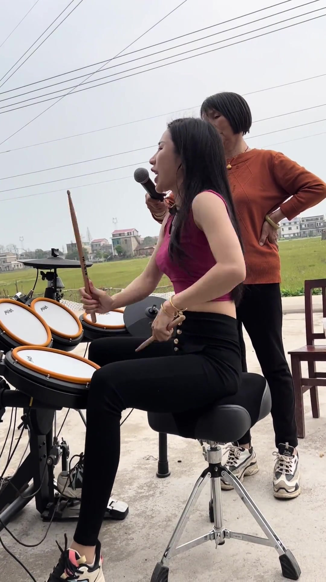 唱歌架子鼓户外唱歌直播