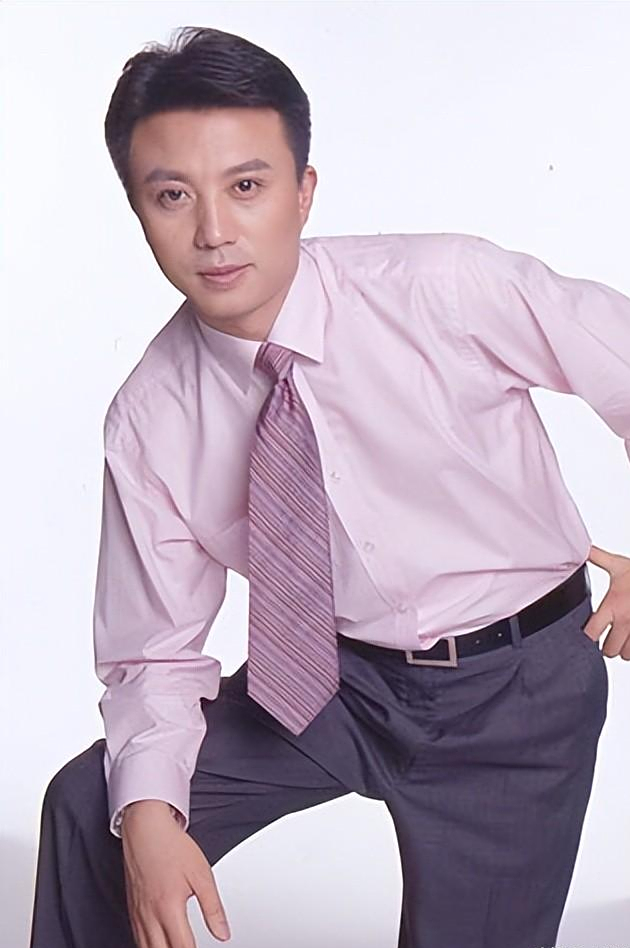 著名主播潘涛扎根主持圈32年45岁进央视无奈和家人分居两地