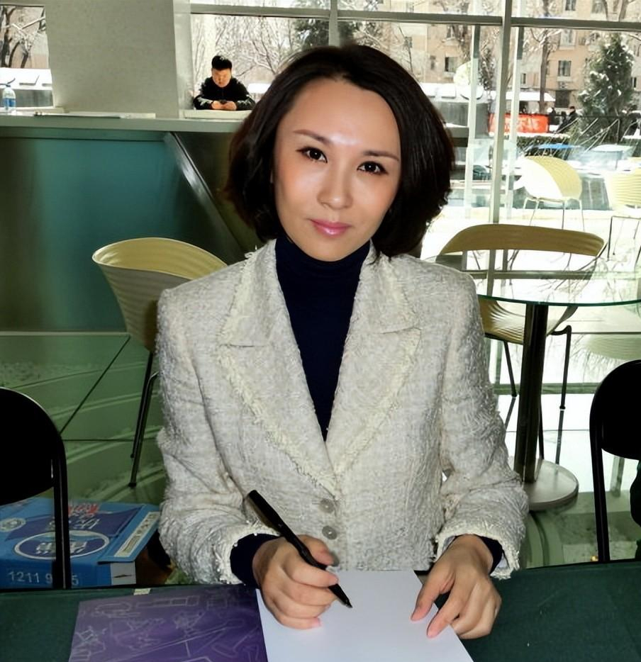 气象一姐裴新华:生在名医世家,全家都很优秀,机缘巧合当上主持