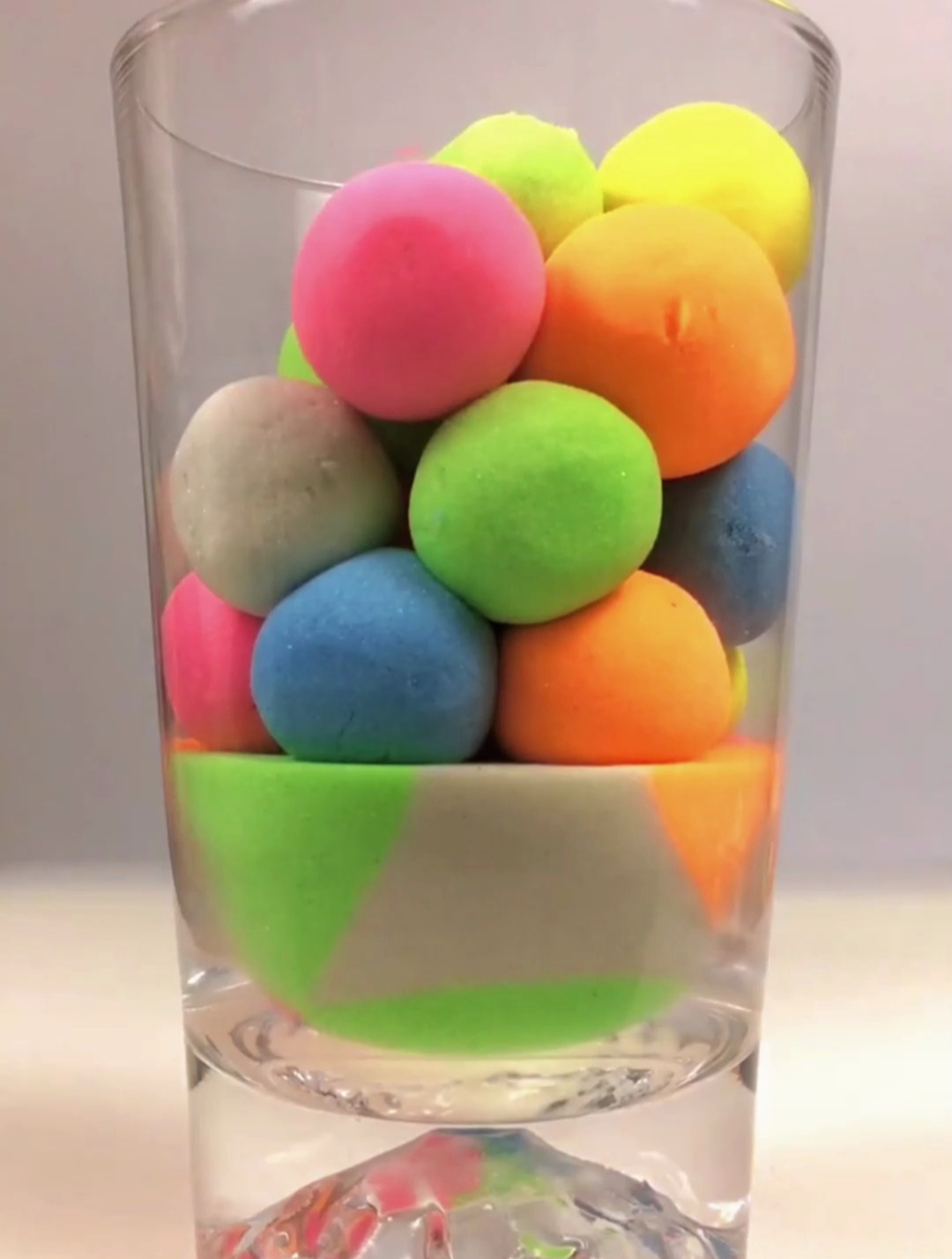 解压太空沙:五颜六色的压沙