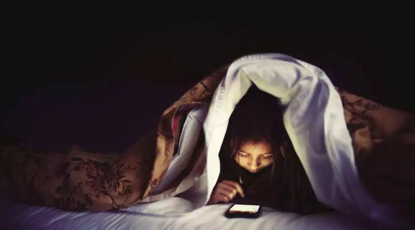 别从小让孩子玩手机,避免孩子沉迷手机,还越玩越聪明