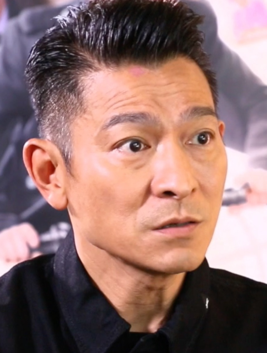 颁奖典礼那些尬死瞬间,刘德华对张涵予挑眉,成龙起来回不去了3-度小视