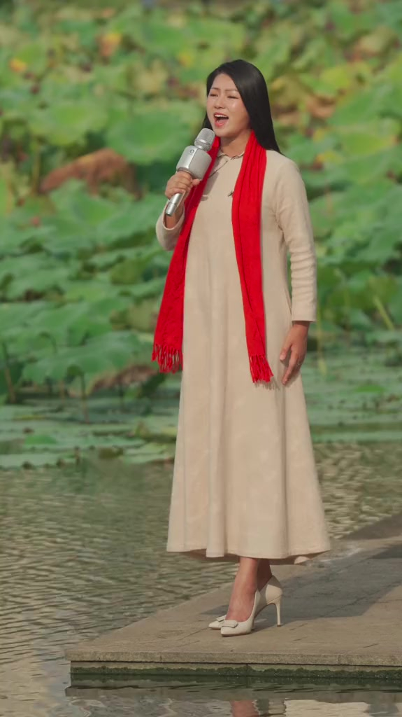 美女罗娇直播唱歌,非常好听,精彩不容错过-度小视