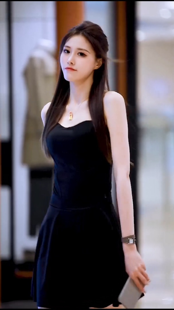 街拍美女公交站偶遇小姐姐这就是男生喜欢的清纯女神类型