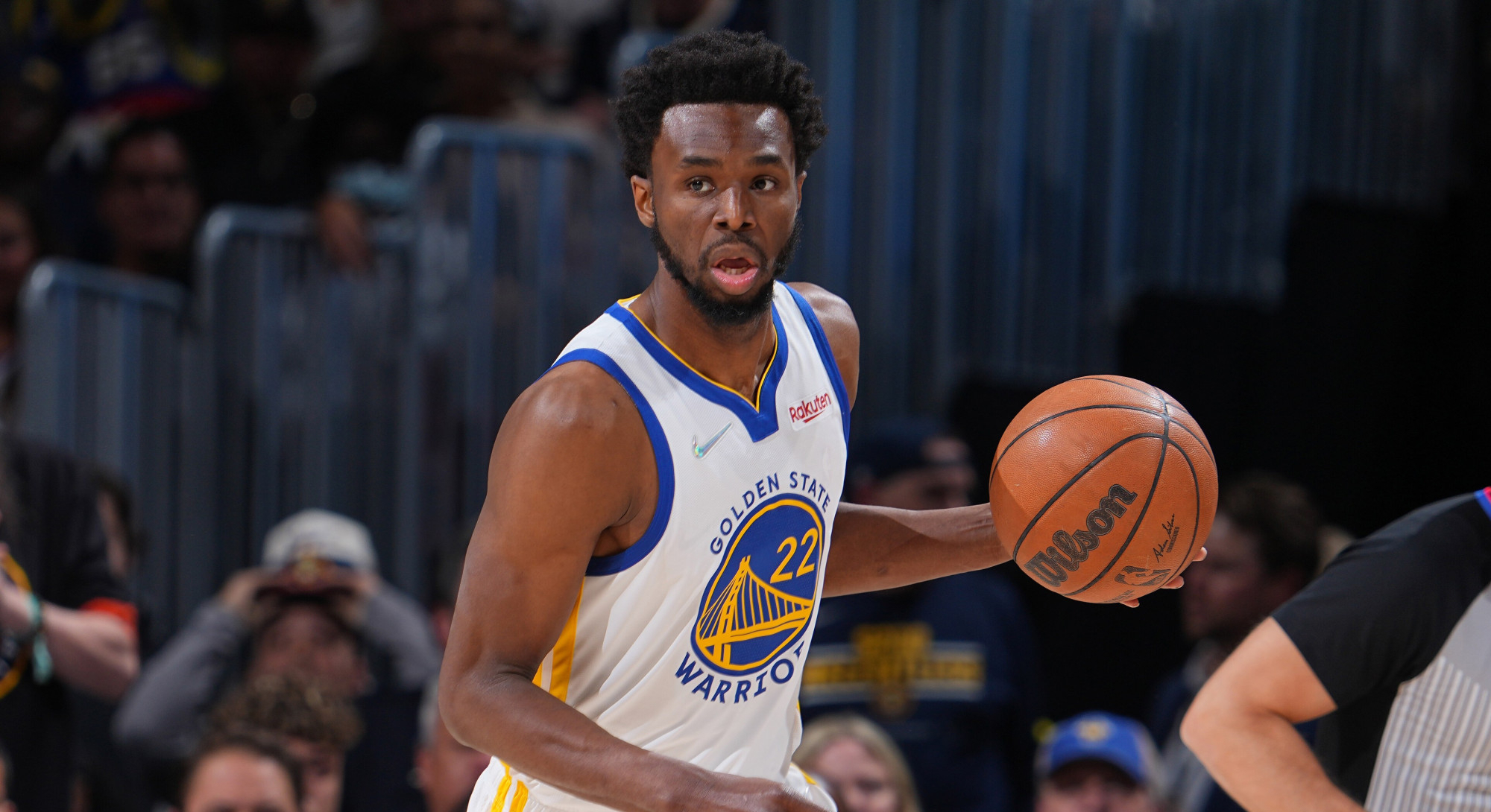 勇士回来了!一度领先22分,克莱手感回暖,维金斯扔掉保温杯