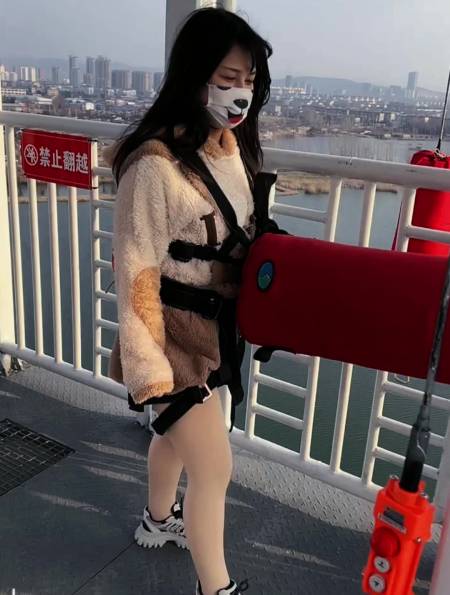 88万腹语师:恶搞路人并且四处搭讪,晚上探访路边摊,笑着笑着就哭了5.