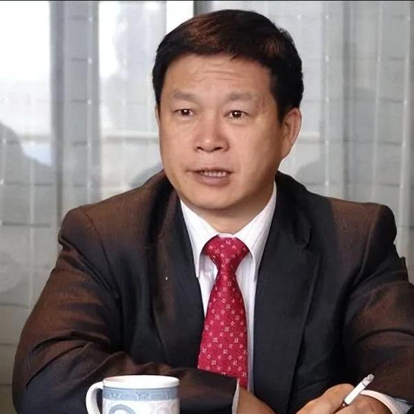 纪实:云南"锡王"雷毅:疯狂敛财近3000万,花费上千万包养明星