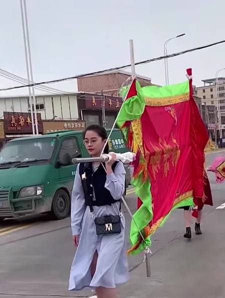 传承和弘扬民族文化惠来澳角村妈祖重光庆典活动大标旗手-度小视