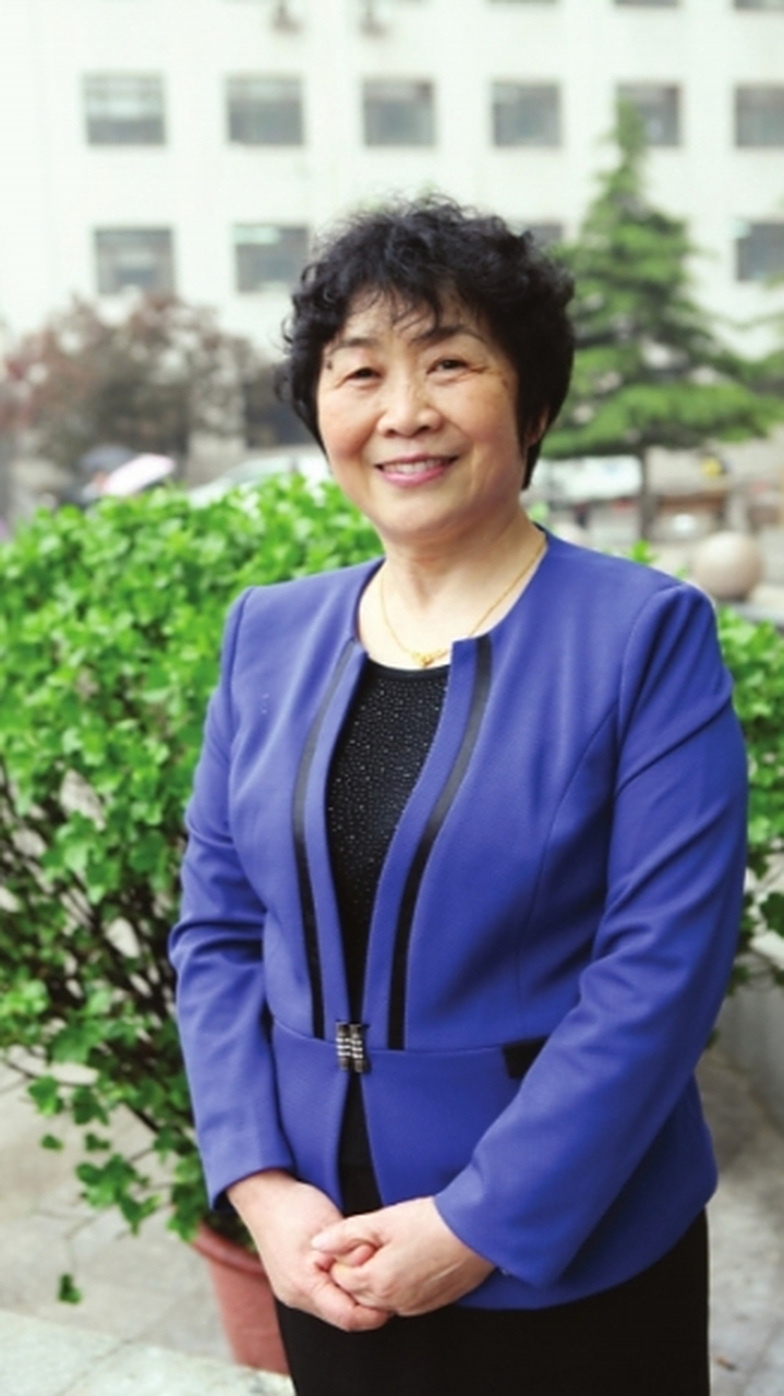 国医大师丁樱入选2023年"最美医生"  8月17日,在中国援外医疗队派遣60