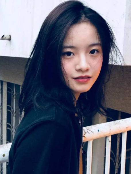 京圈公主李庚希:出演绝世美女被嘲,靠狂扇自己巴掌挽救口碑2