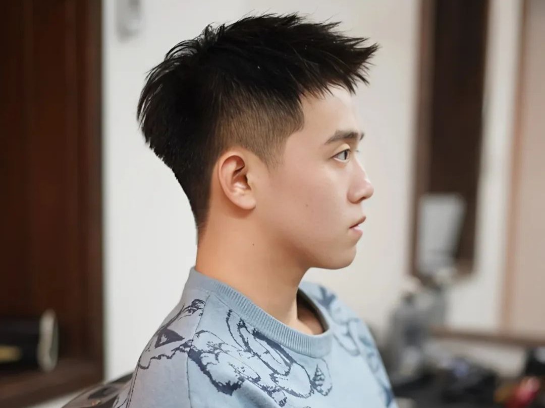 美式前刺怎么跟理发师说?只需三个小招式,就能剪出满意的发型