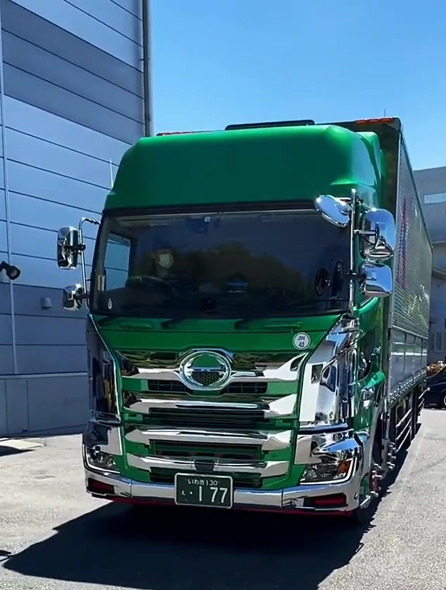 日本的卡车都非常的干净,连车都懒得擦的司机,做事是不认真的