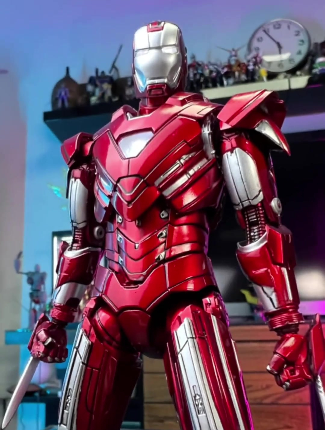 把玩儿一台巴掌大的cs合金钢铁侠