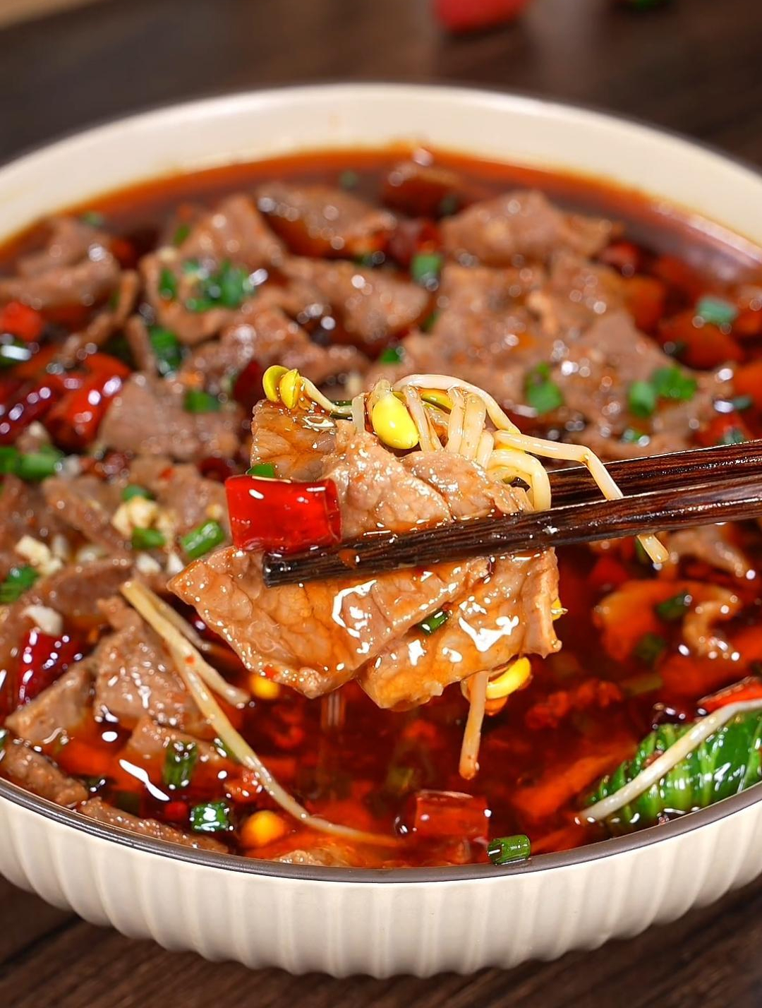 水煮牛肉,肉片又香又嫩,非常的好吃下饭