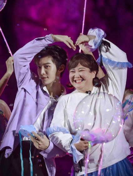 加饭姐弟有多甜,范丞丞对待贾玲永远是偏爱,双向奔赴太好磕(1)-度小视