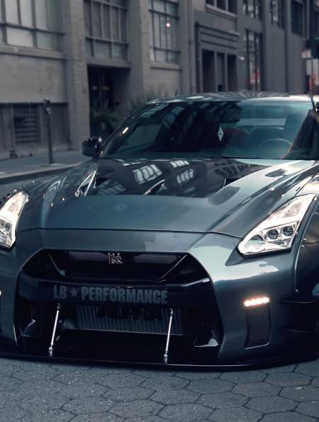 拜托有一辆会喷火的gtr超帅的好吗 战神gtr