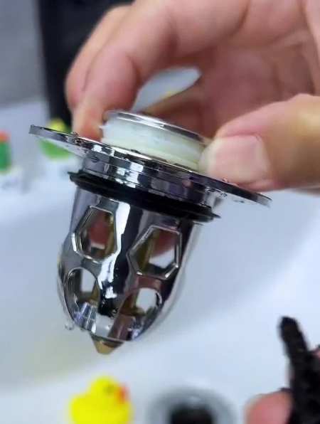 洗脸盆弹跳过滤塞,防堵防臭,再不怕东西掉下水道了-度小视