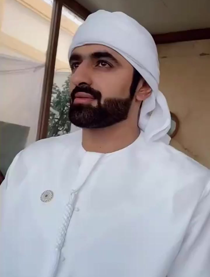 迪拜男人简单低调朴实