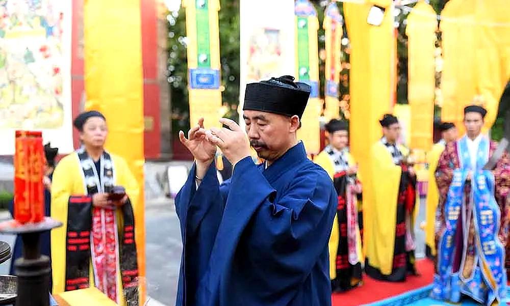 泰山碧霞祠,靈應宮舉行中元節追思度亡法會