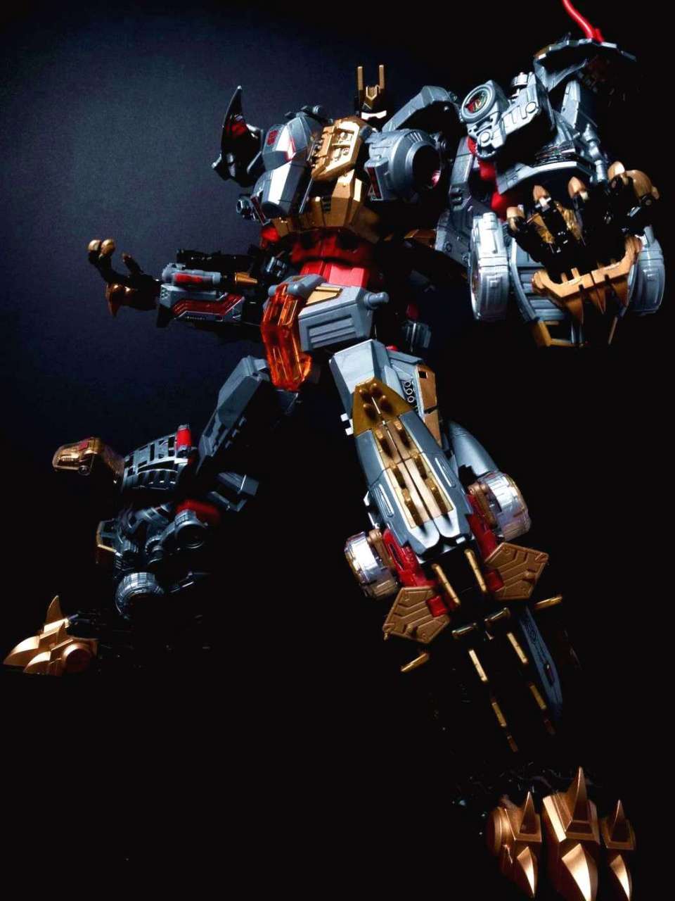 变形金刚玩具# 一个独特角度姿势的修罗王造型,颜色的搭配仍旧是黄鼢