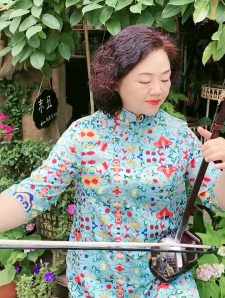 2022-08-04149俏妈二胡3653粉丝  关注母女姐妹花,颜值巅峰呀15.