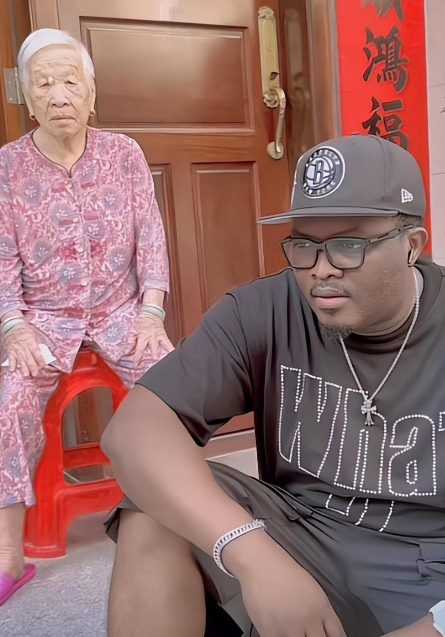 黑人歌手好弟现状:走红后迎娶中国姑娘,今37岁仍未取得中国绿卡