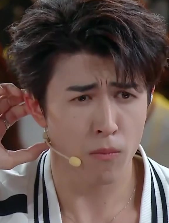 尹浩宇:我的眉毛非常浓,李晨:什么意思