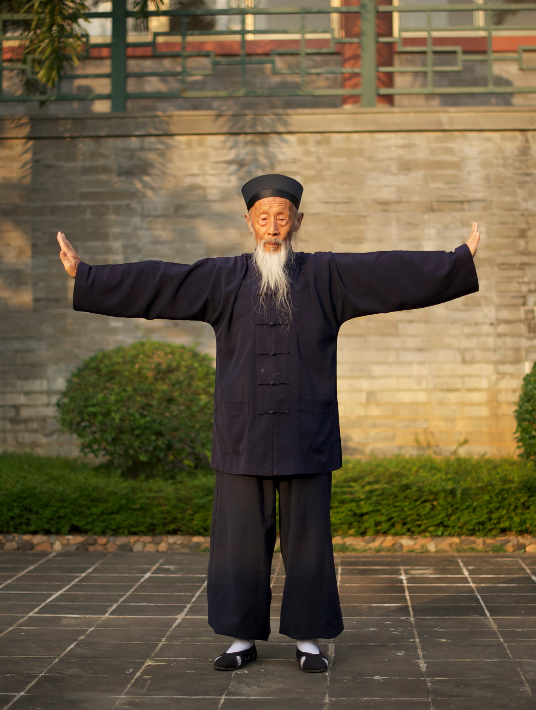 张至顺道长解释炁体源流,说人的心动荡太厉害,心静下来最好-度小视