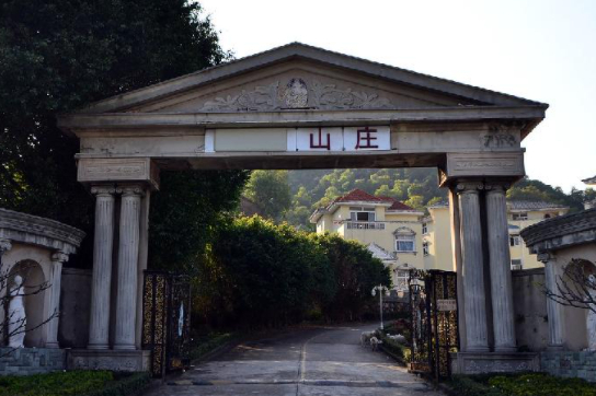 广州有名的别墅烂尾群,占地面积庞大,至今复活无望