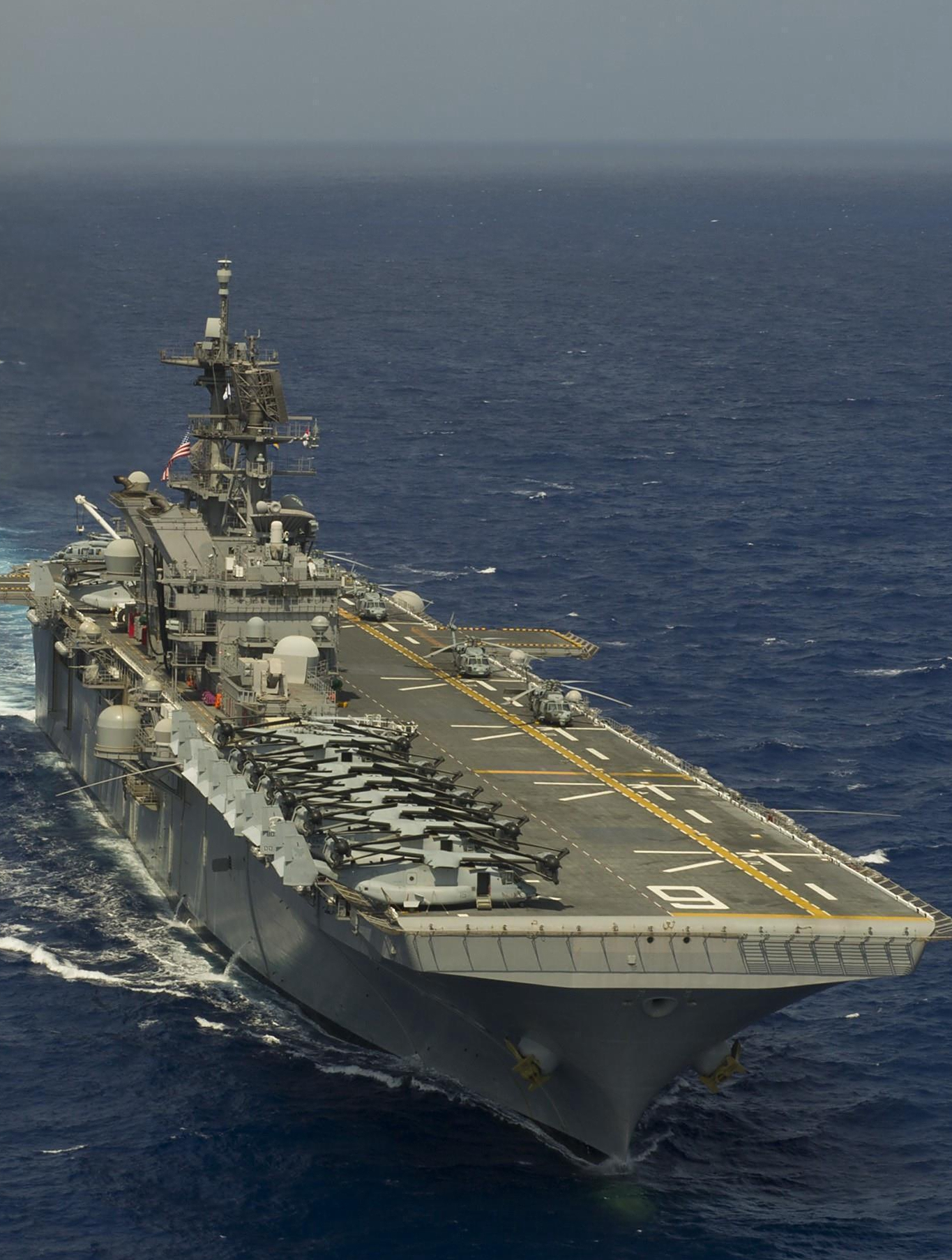 076型两栖攻击舰,6万吨排水量打平辽宁号,实战能力将远超075型4-度小