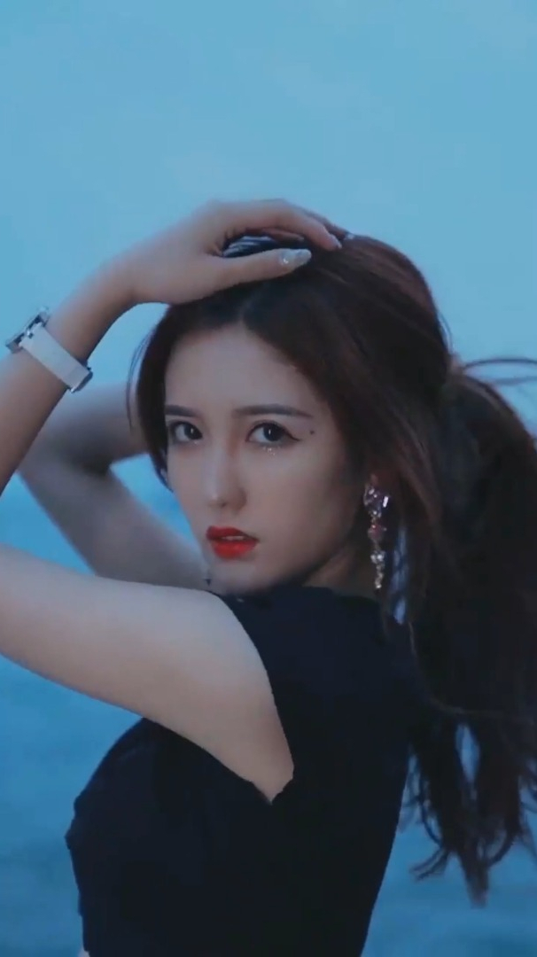 撩头发这个动作,你觉得我的够格吗?