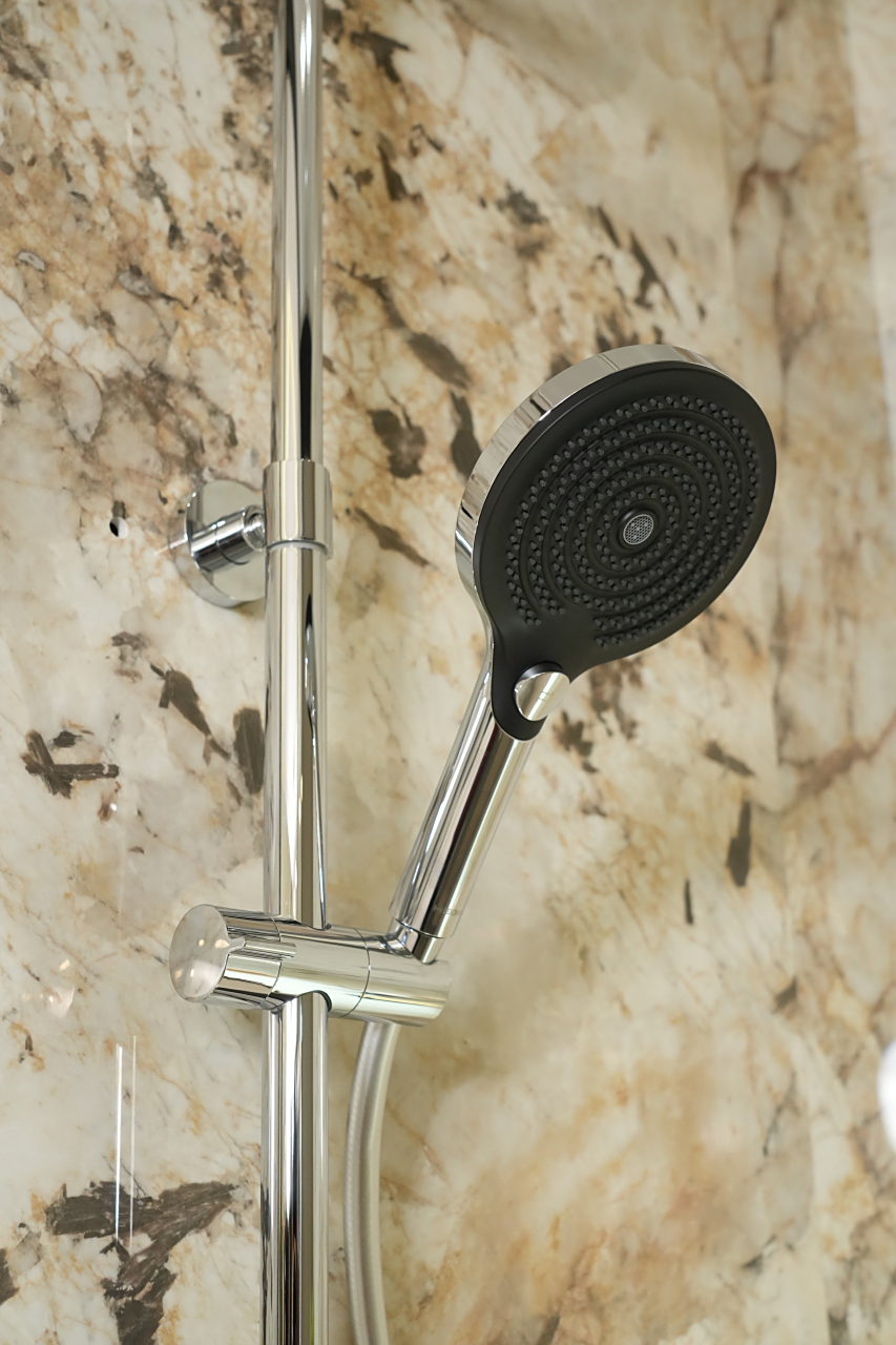 所以在挑选新款花洒时,我毫不犹豫地选择了恒洁t8p恒温花洒