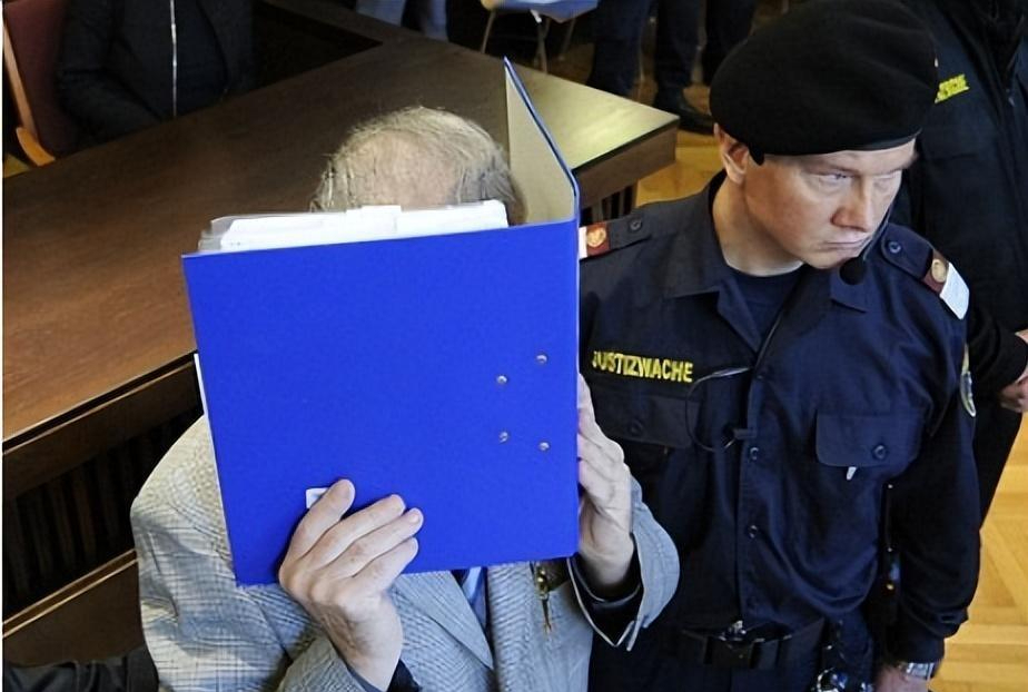 2008年,奥地利侵犯案,父亲囚禁亲生女儿24年,并与她生下7孩