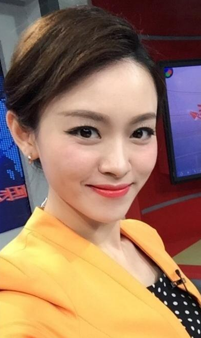 安徽卫视常怡秋:主持帮女郎,40岁大婚获幸福,老公却撞脸刘强东