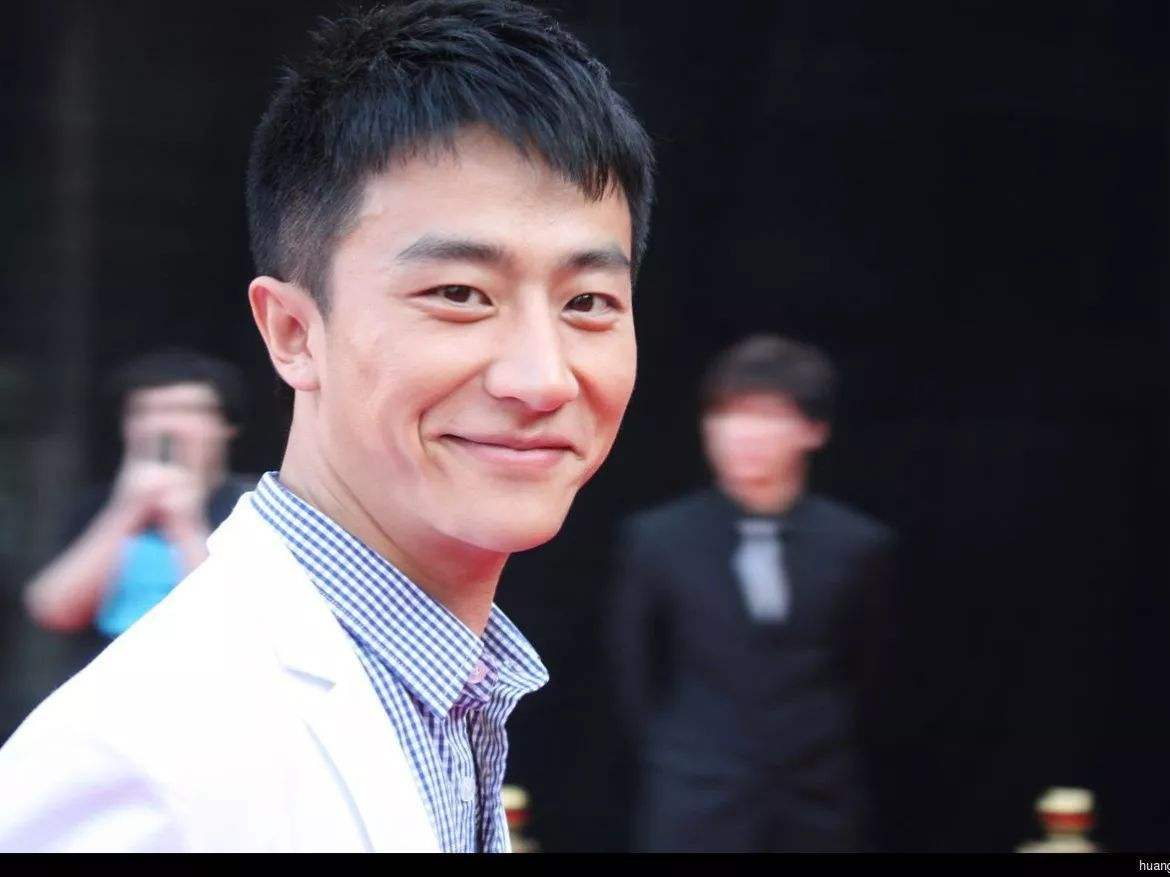 黄轩疑似整容?鼻子透光引网友热议