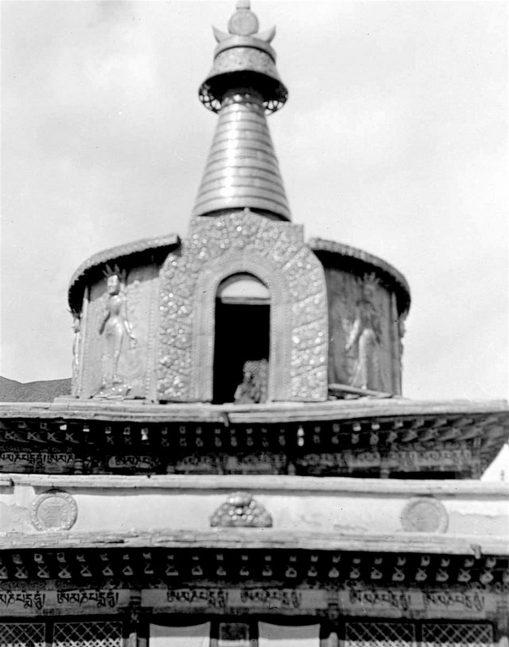 的甘南夏河拉卜楞寺老照片,拉卜楞寺,位于甘肃省甘南藏族自治州夏河县