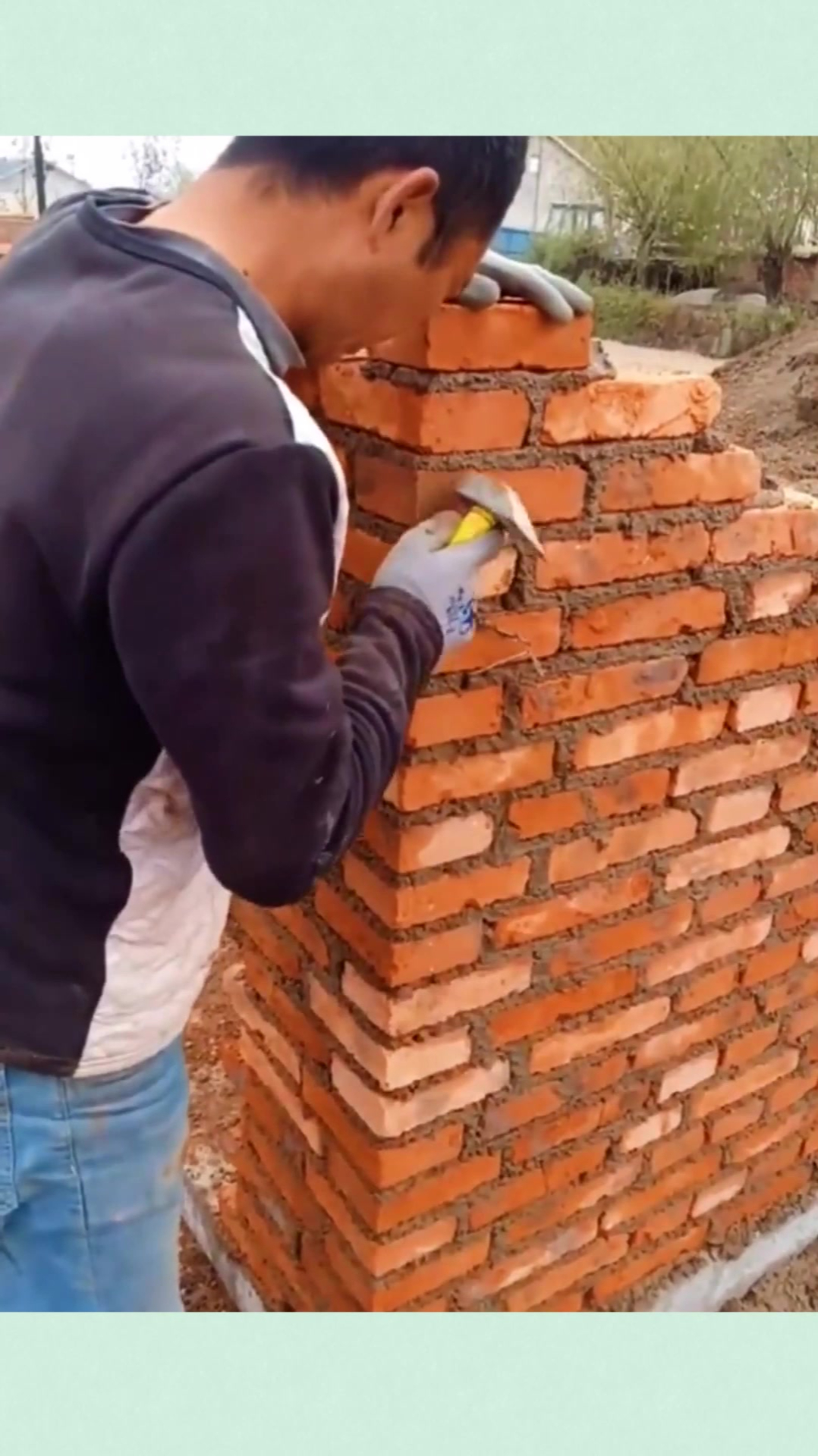 第一次见不用吊线的师傅,没有个三十年砌砖经验,都不能这么自信