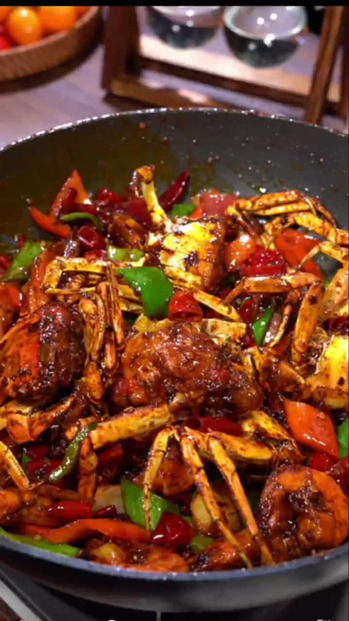 今天必须给儿子安排他馋了好久的干锅螃蟹