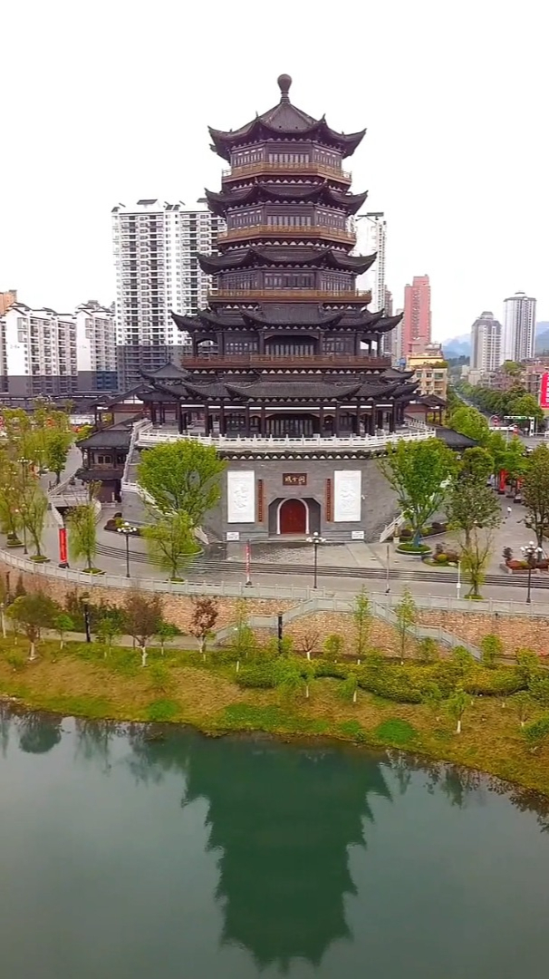 航拍最美家乡,多彩贵州,毕节织金阁美丽的风景,你去过吗?-度小视