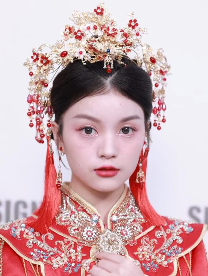 秀禾造型青丝红妆:摇曳金钗,一颦一笑尽显温婉端庄