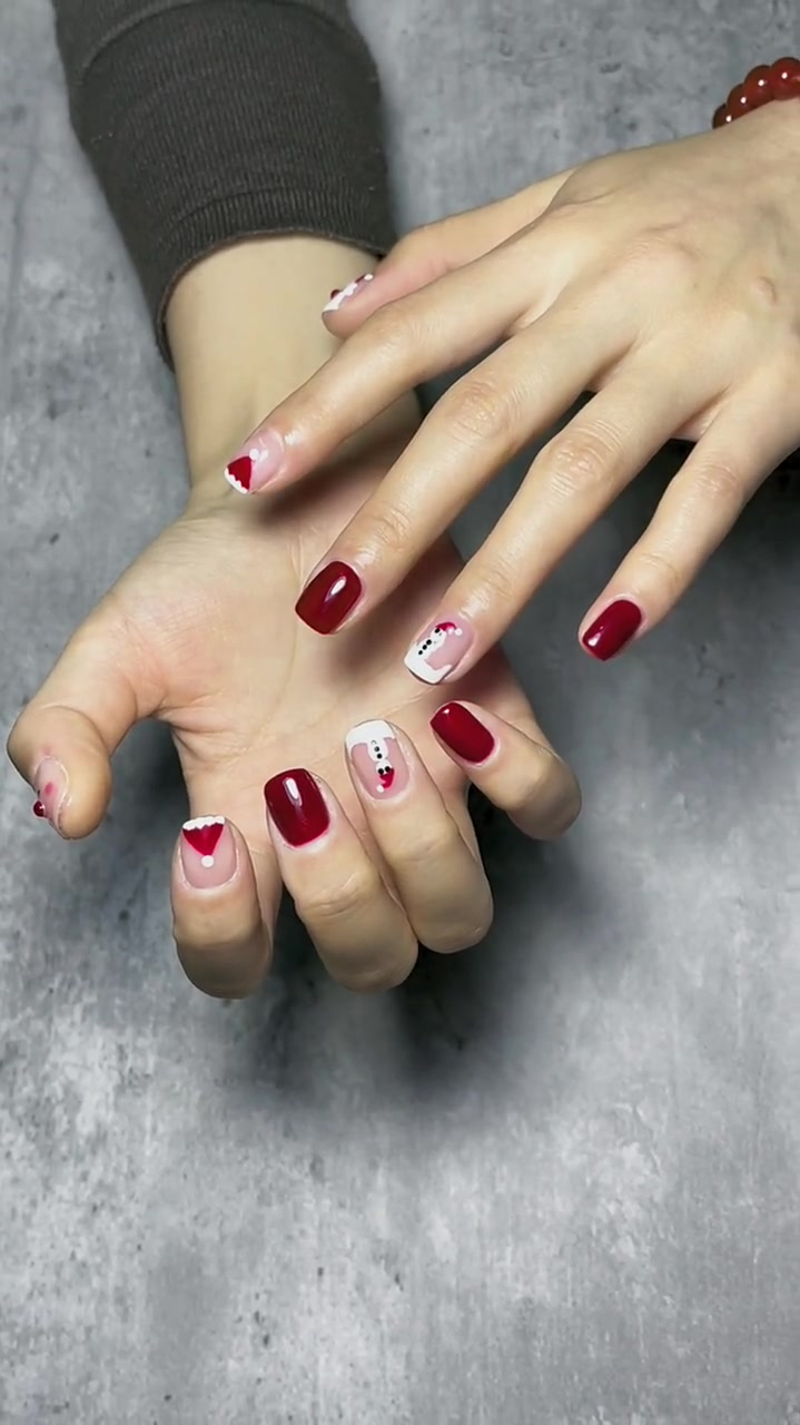 红黑撞色美甲我太喜欢了