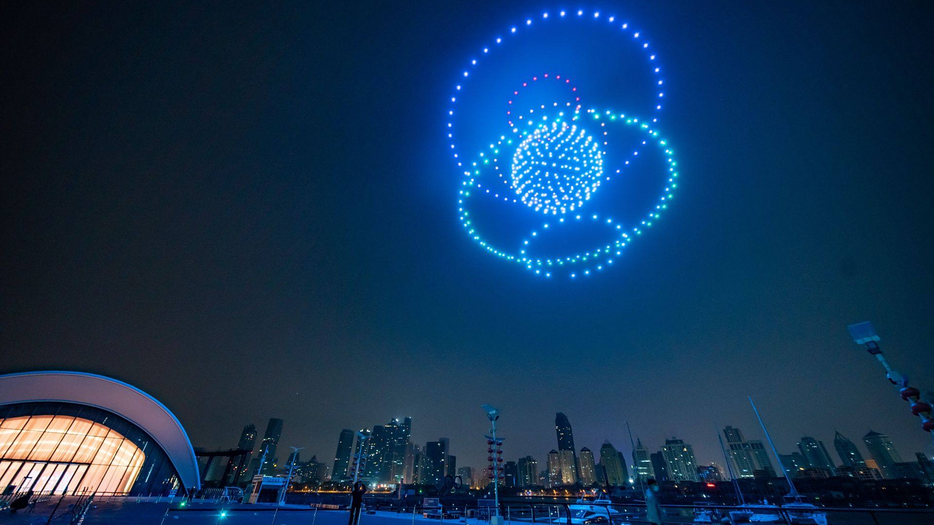 无人机灯光秀表演的优势,点亮你的夜晚,给你不一样的视觉体验