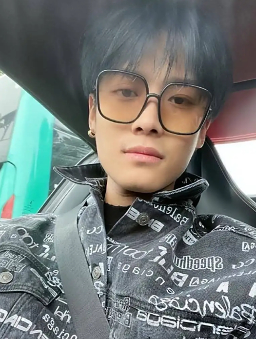 疯狂的小杨哥:全网粉丝1亿远超刘德华,带货翻车凭啥登上央视?4-度小视