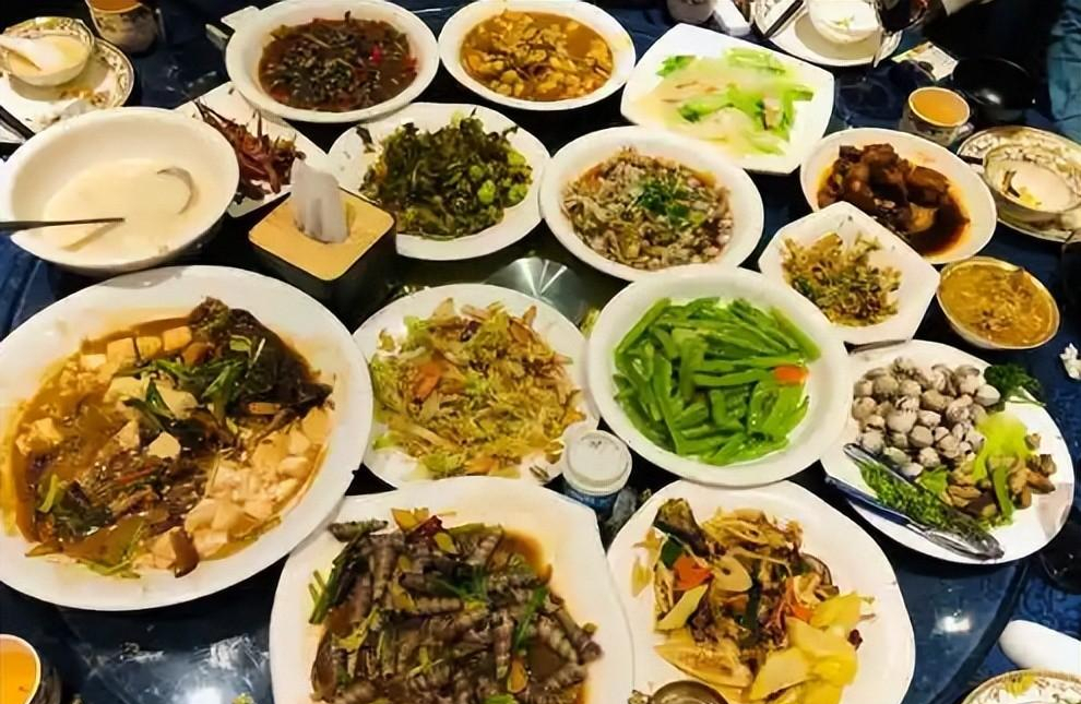 温州土豪顶级婚宴一桌5000元,帝王蟹是标配,真土豪吃法