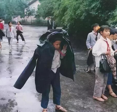 80年代读书有多艰苦?为了三块钱的学费,被家里逼着退学